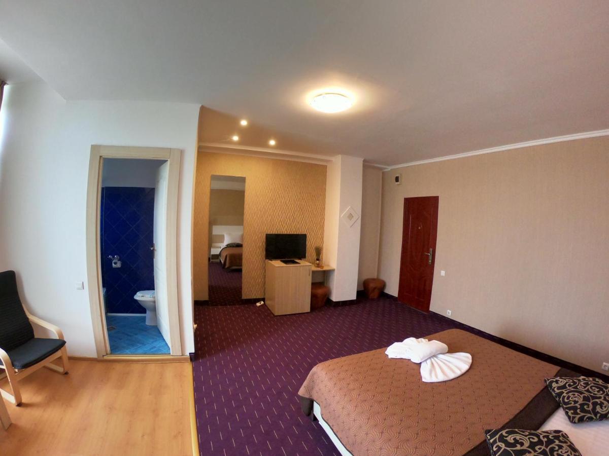 Hotel Mon Caprice Bukarest Exterior foto