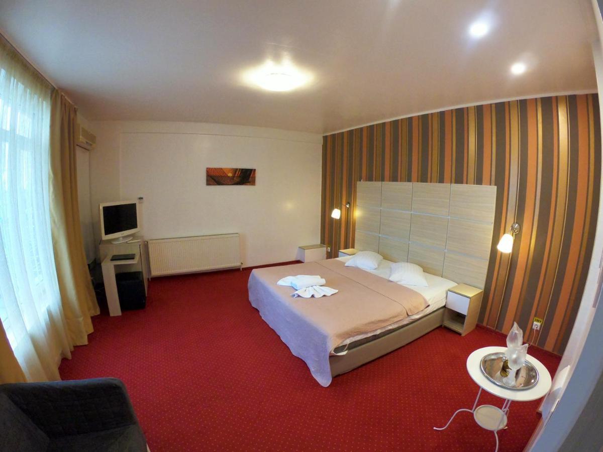 Hotel Mon Caprice Bukarest Exterior foto