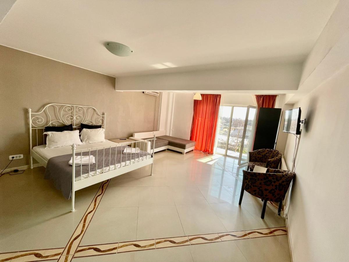Hotel Mon Caprice Bukarest Exterior foto